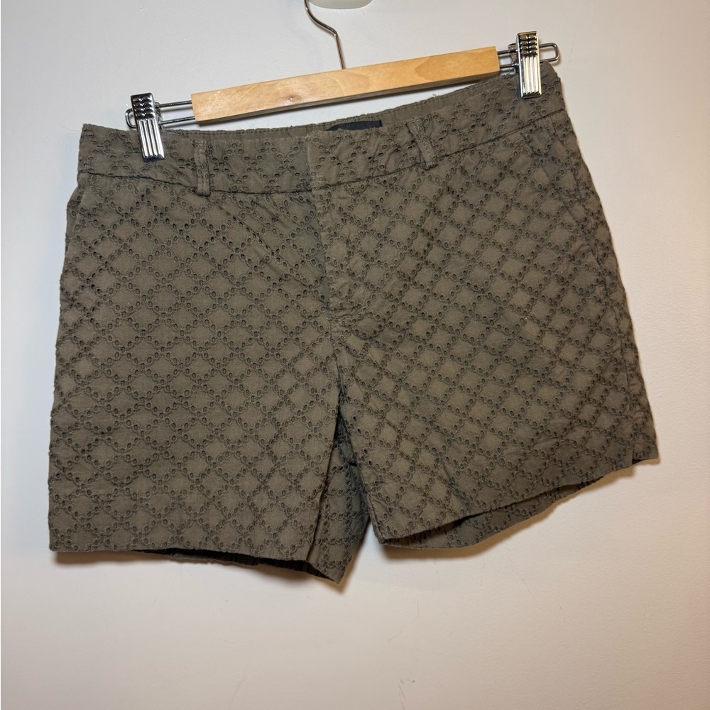 Banana Republic Olive Eyelet Tailored Shorts Size 2 Cotton Eyelet Summer Shorts